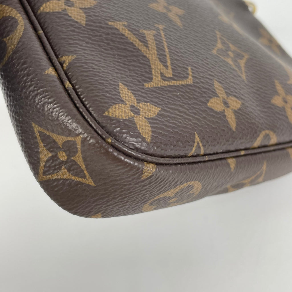 Louis Vuitton Clutch