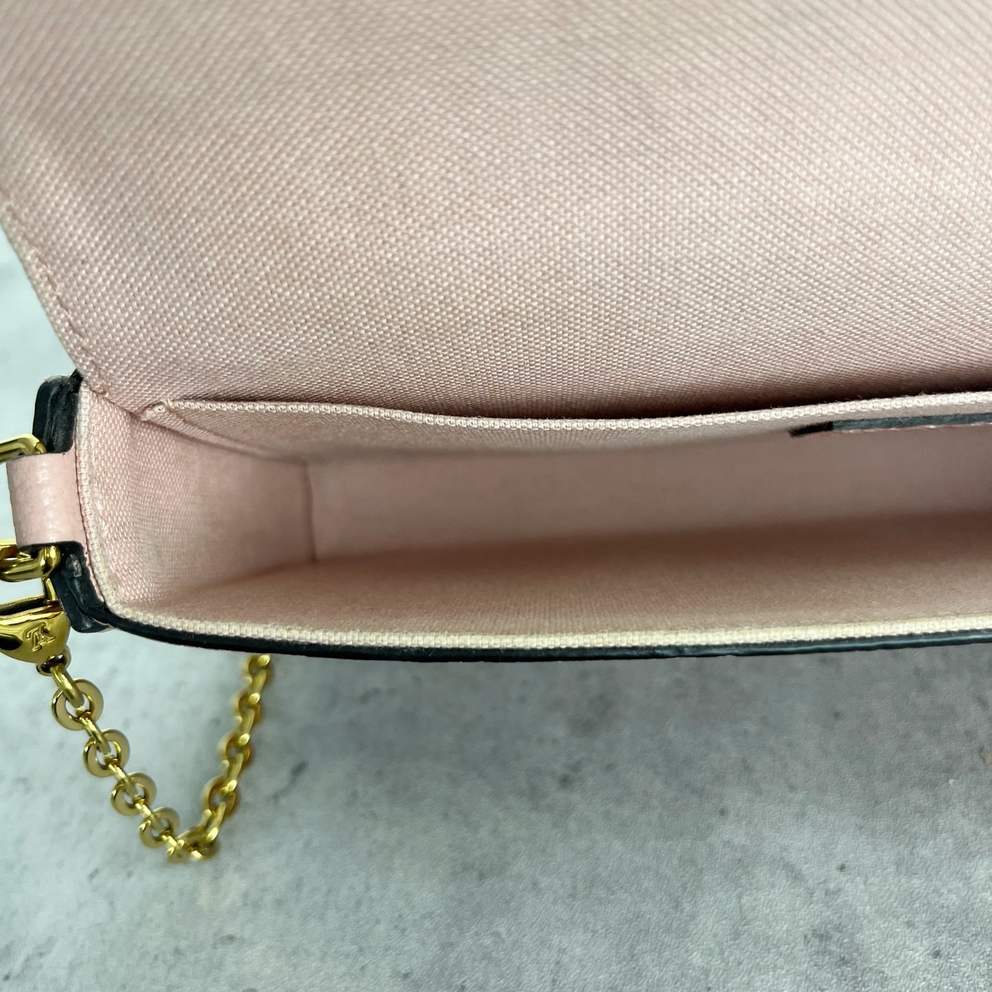 Louis Vuitton Félicie Chain-Strap Pochette M82608