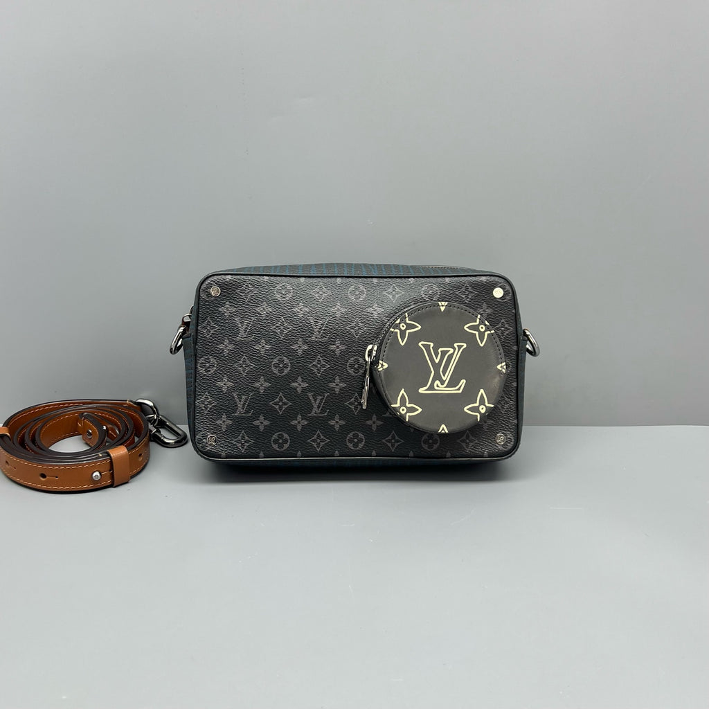 Louis Vuitton Messenger Bag