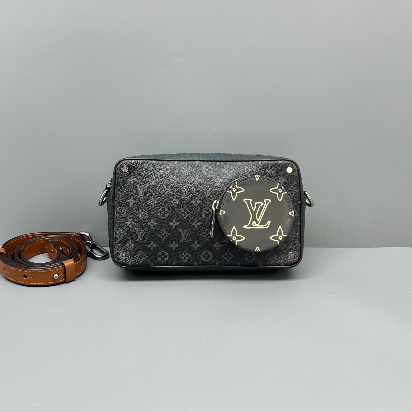 Louis Vuitton Messenger Bag