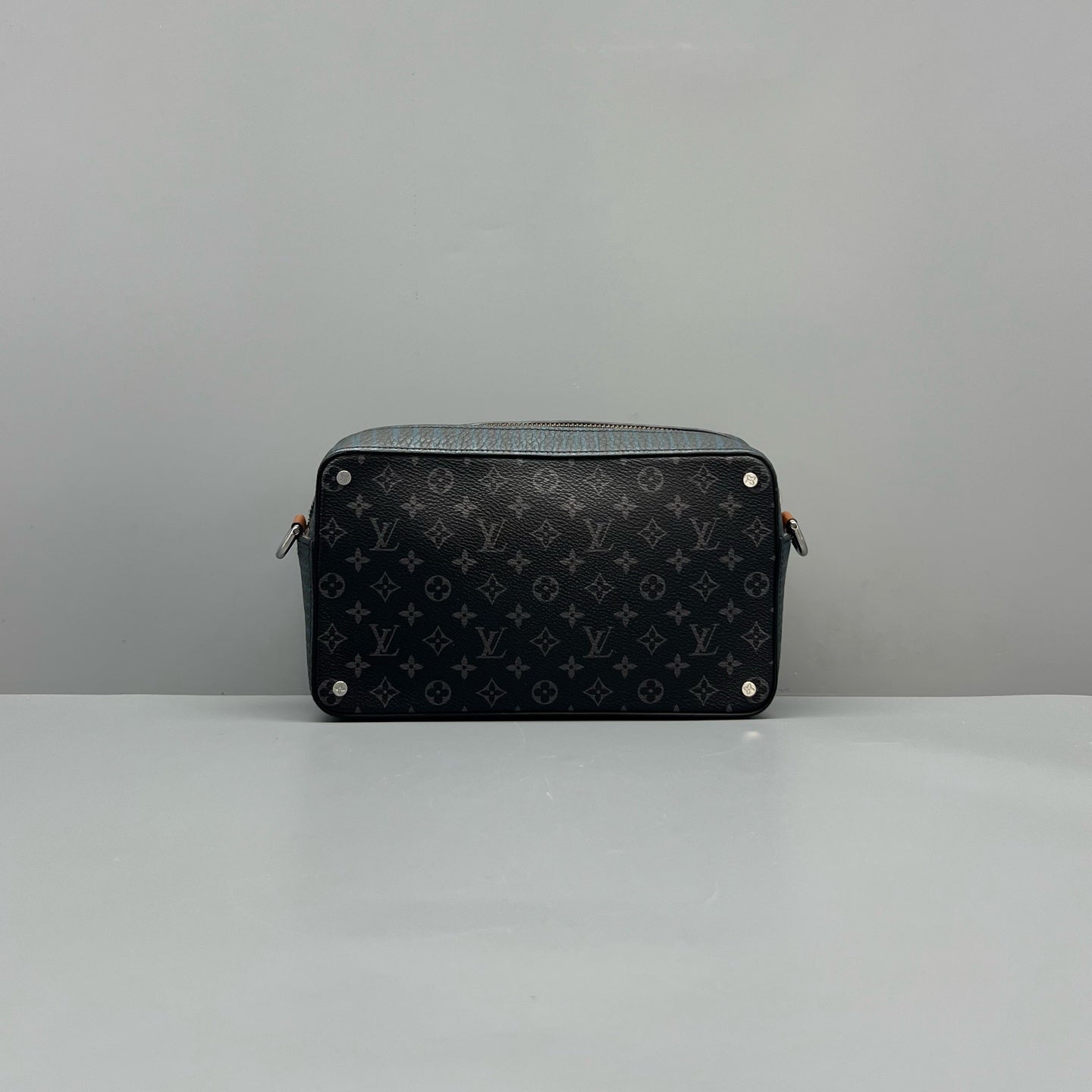 Louis Vuitton Messenger Bag