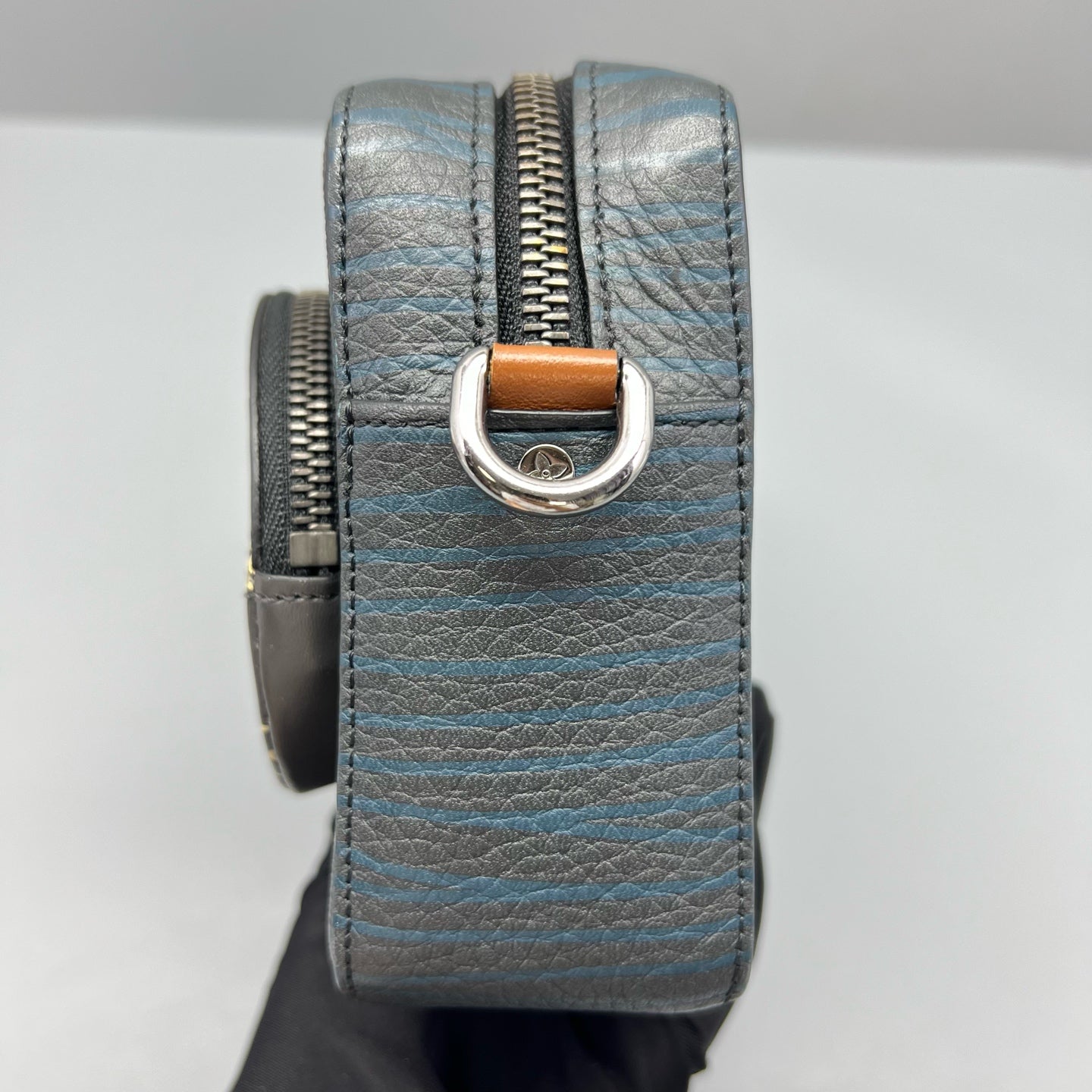 Louis Vuitton Messenger Bag