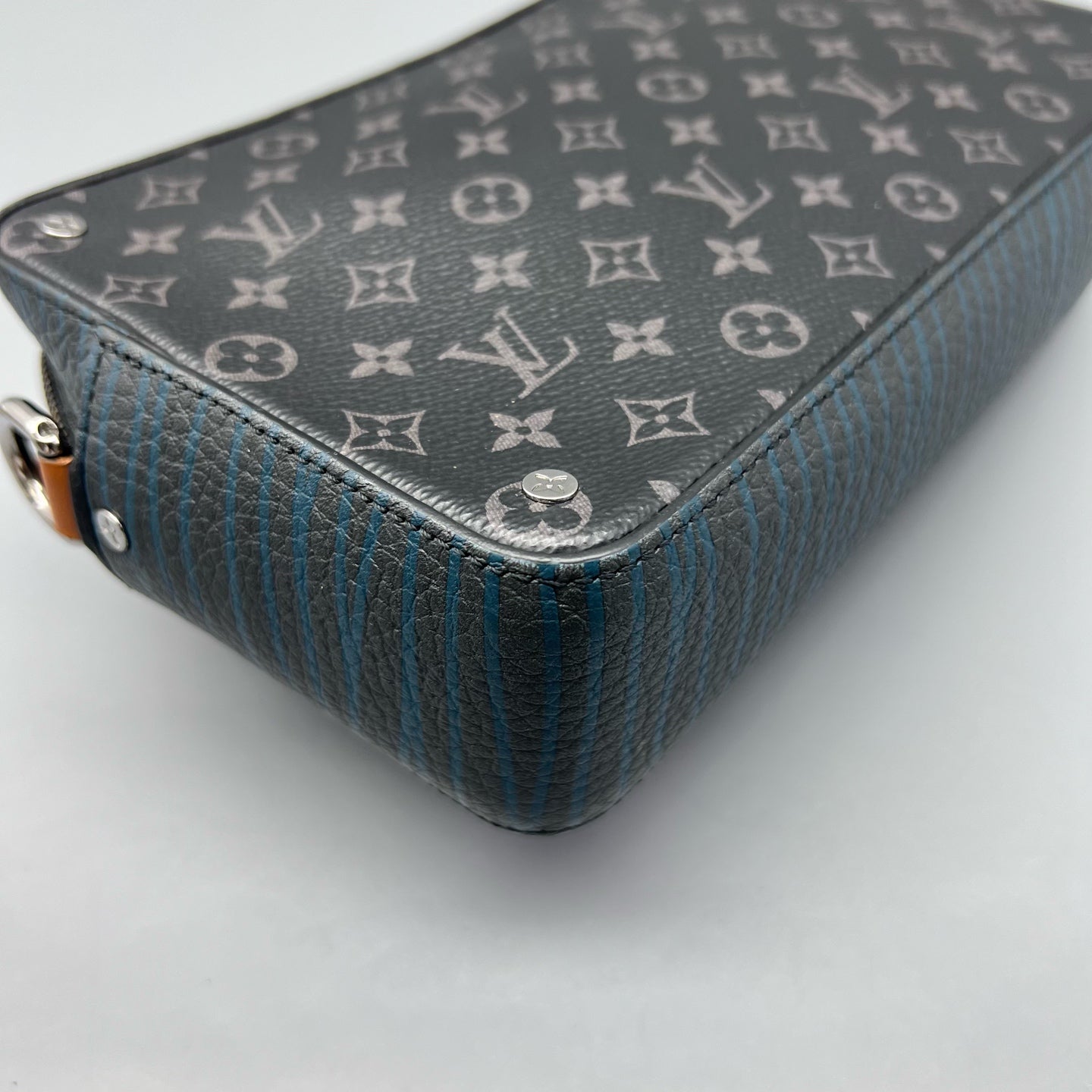 Louis Vuitton Messenger Bag