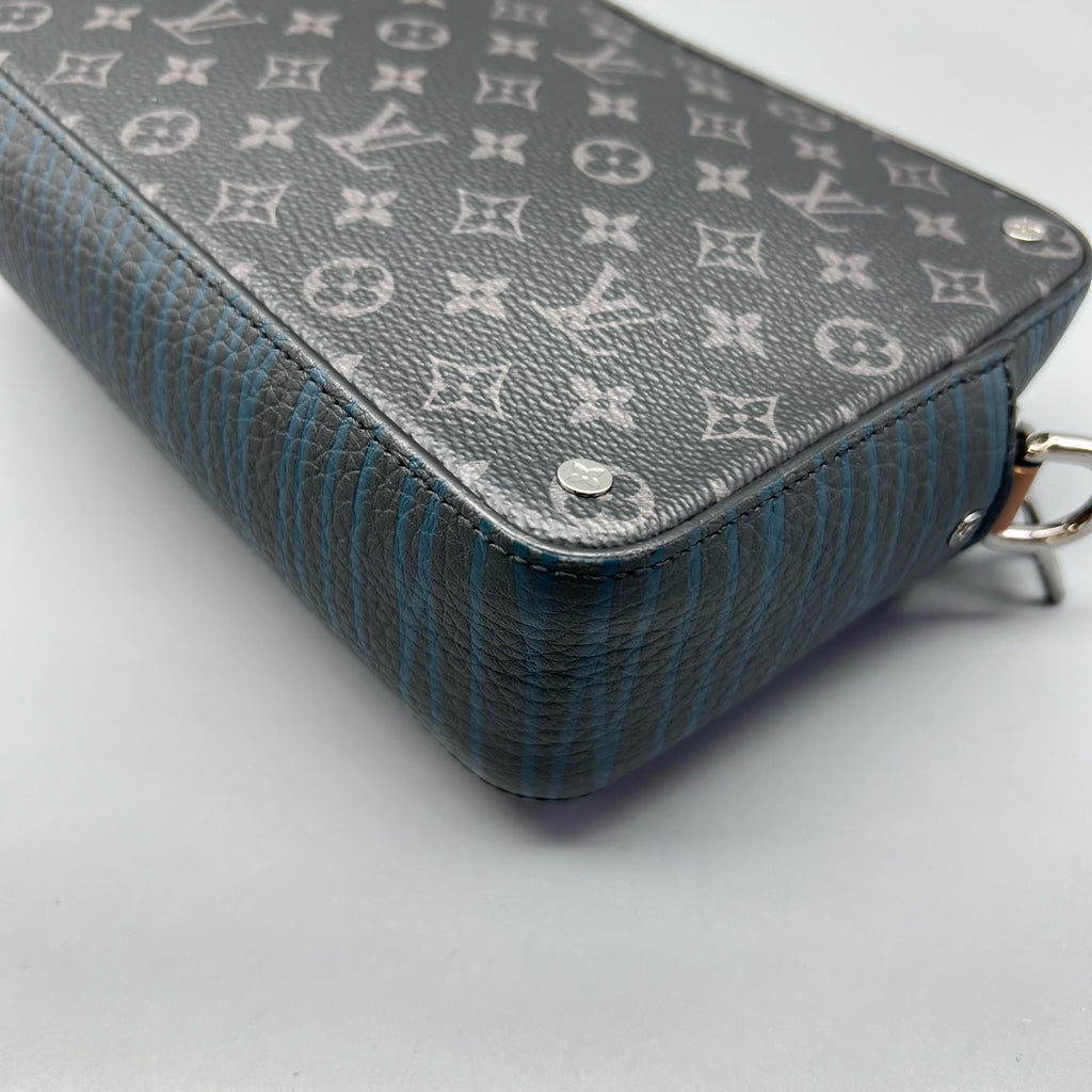 Louis Vuitton Messenger Bag