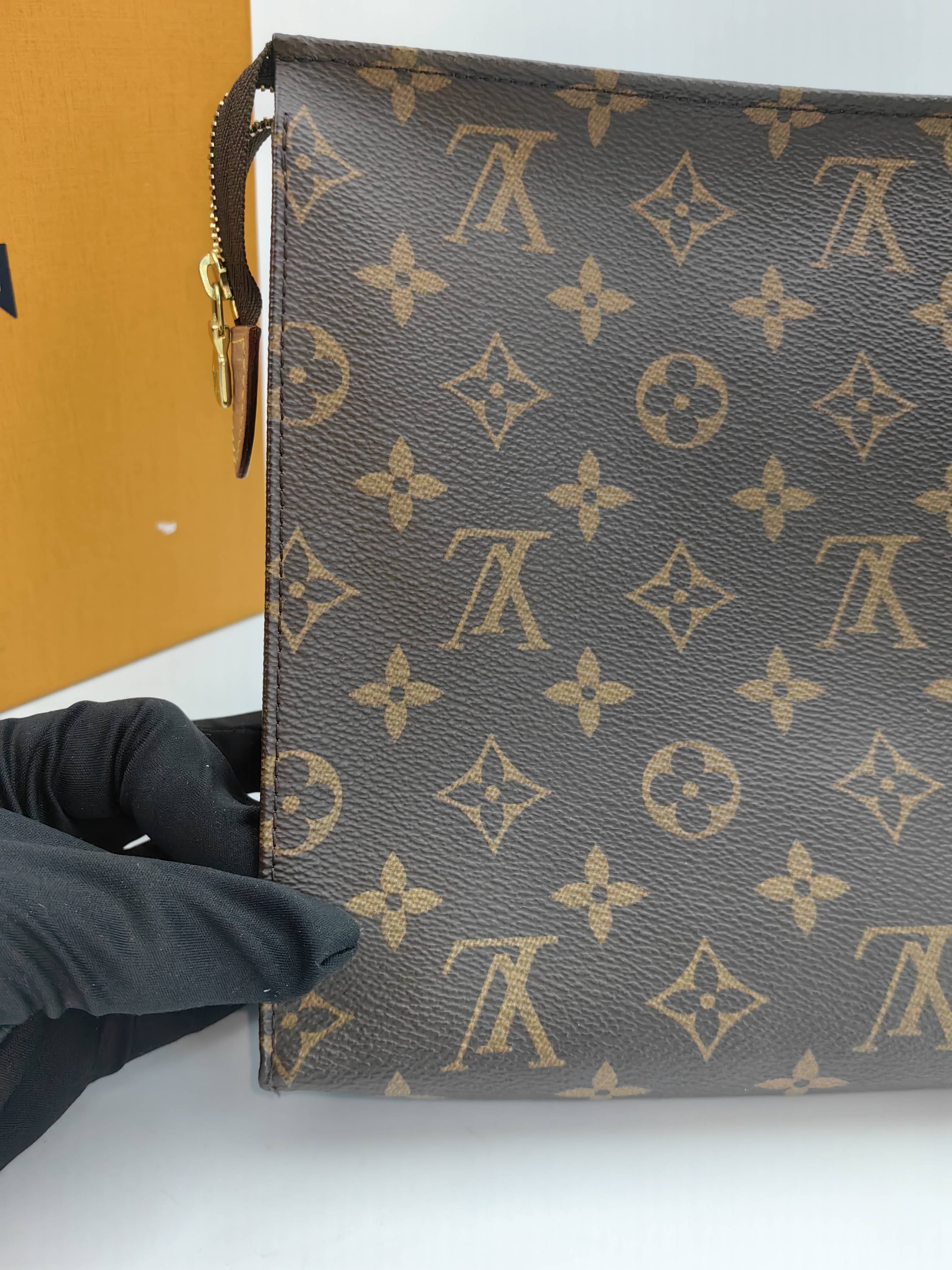 Louis Vuitton Clutch