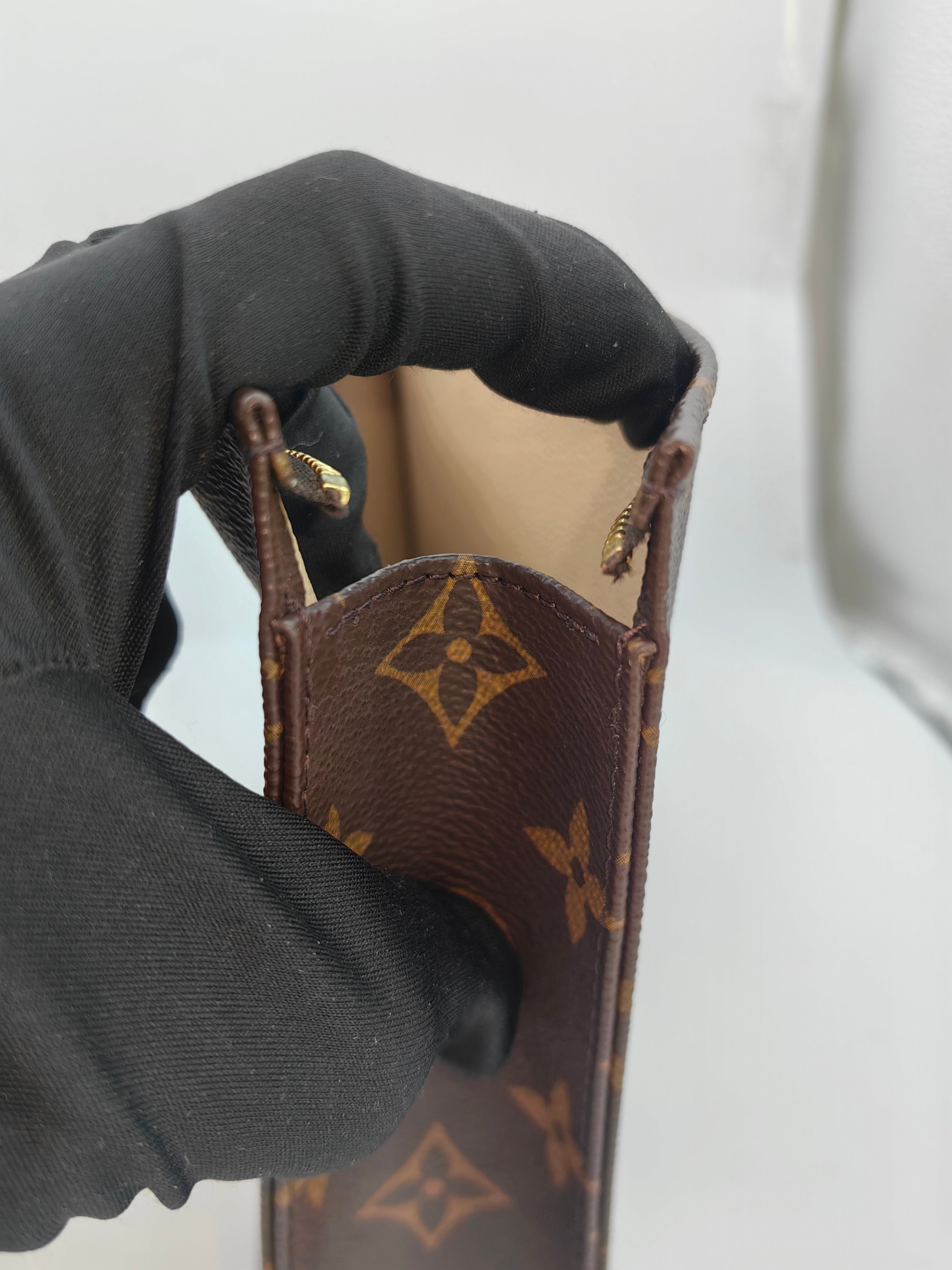 Louis Vuitton Clutch