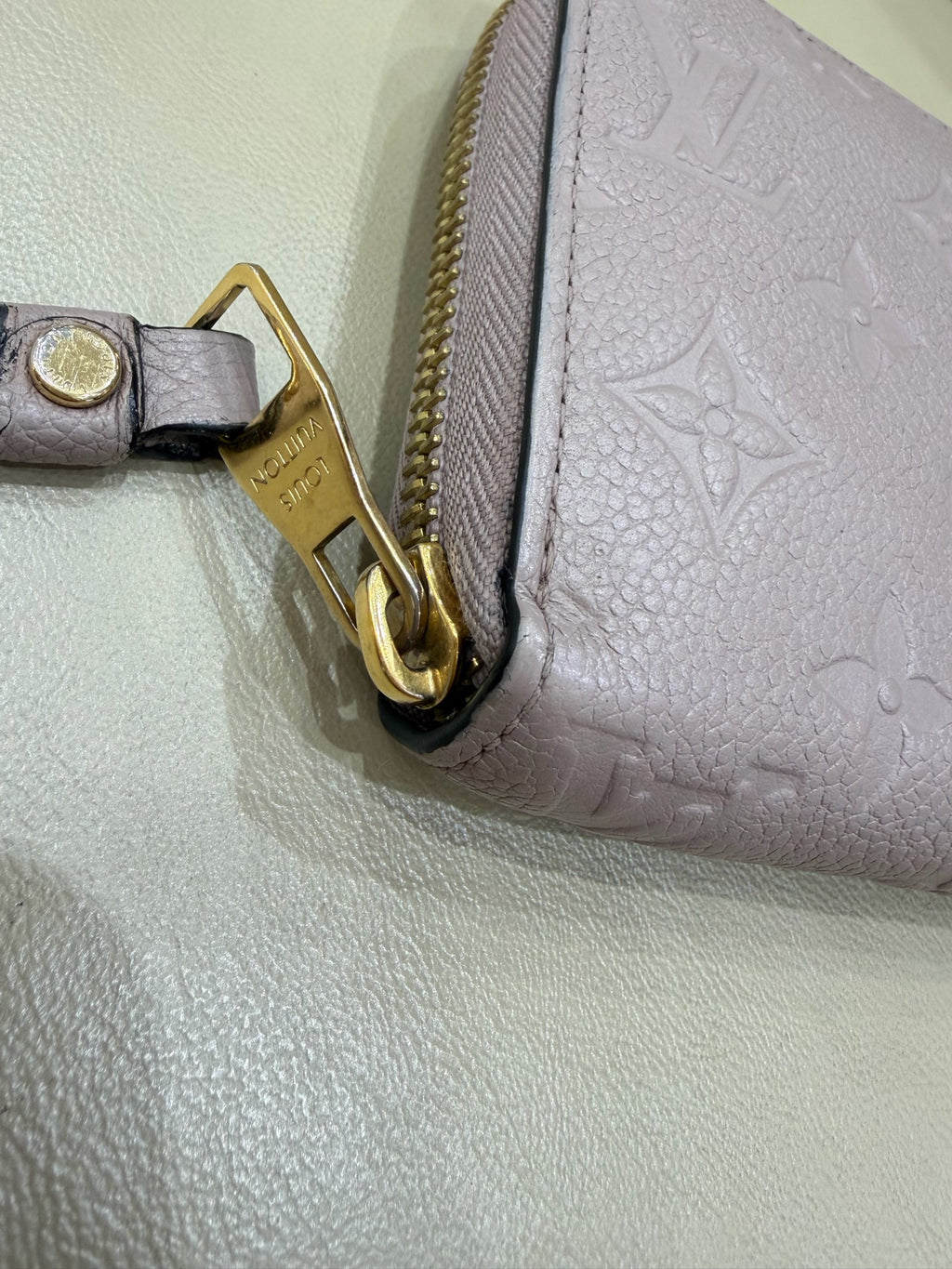 Louis Vuitton Pink M64089
