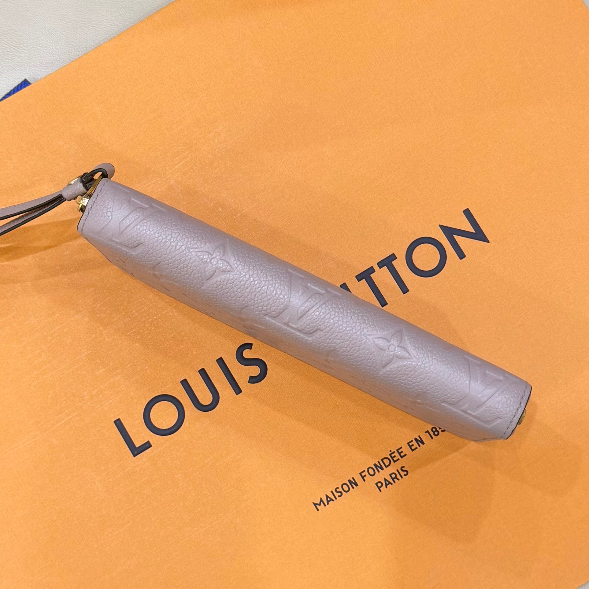 Louis Vuitton Pink M64089