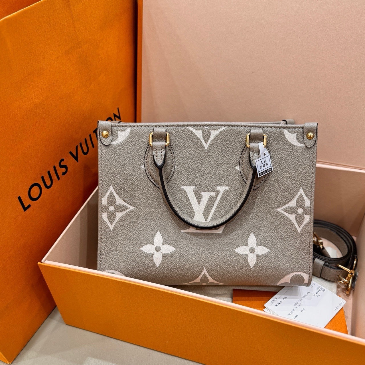 Louis Vuitton Onthego Crossbody 25 x 19 x 11.5 M45779