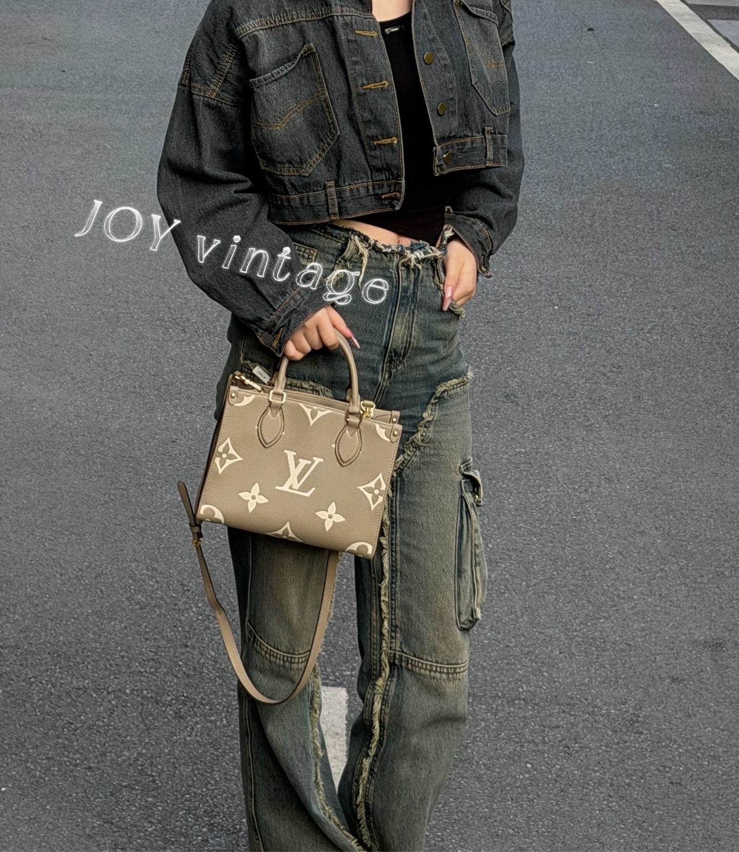 Louis Vuitton Onthego Crossbody 25 x 19 x 11.5 M45779