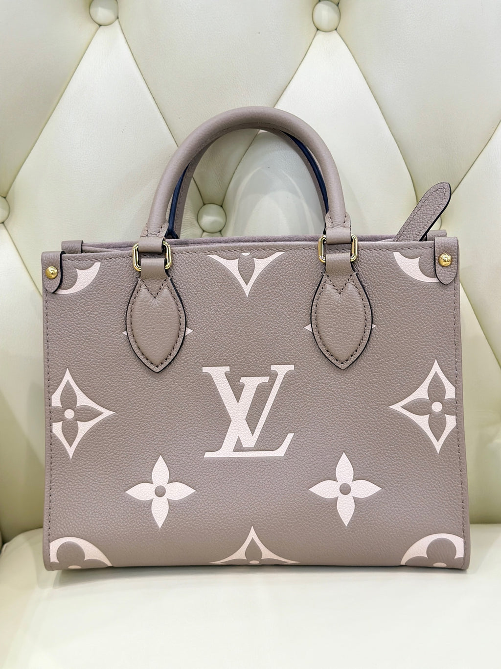Louis Vuitton Onthego Crossbody 25 x 19 x 11.5 M45779