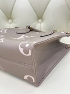 Louis Vuitton Onthego Crossbody 25 x 19 x 11.5 M45779