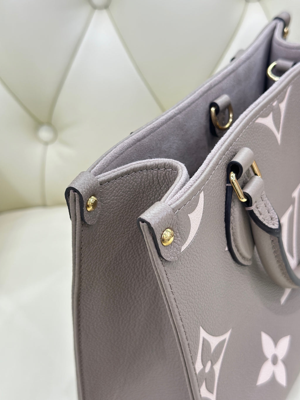 Louis Vuitton Onthego Crossbody 25 x 19 x 11.5 M45779
