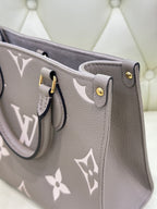 Louis Vuitton Onthego Crossbody 25 x 19 x 11.5 M45779