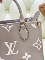 Louis Vuitton Onthego Crossbody 25 x 19 x 11.5 M45779