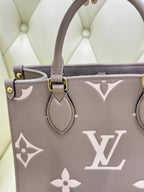 Louis Vuitton Onthego Crossbody 25 x 19 x 11.5 M45779