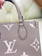 Louis Vuitton Onthego Crossbody 25 x 19 x 11.5 M45779