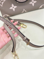 Louis Vuitton Onthego Crossbody 25 x 19 x 11.5 M45779