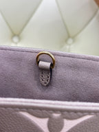 Louis Vuitton Onthego Crossbody 25 x 19 x 11.5 M45779