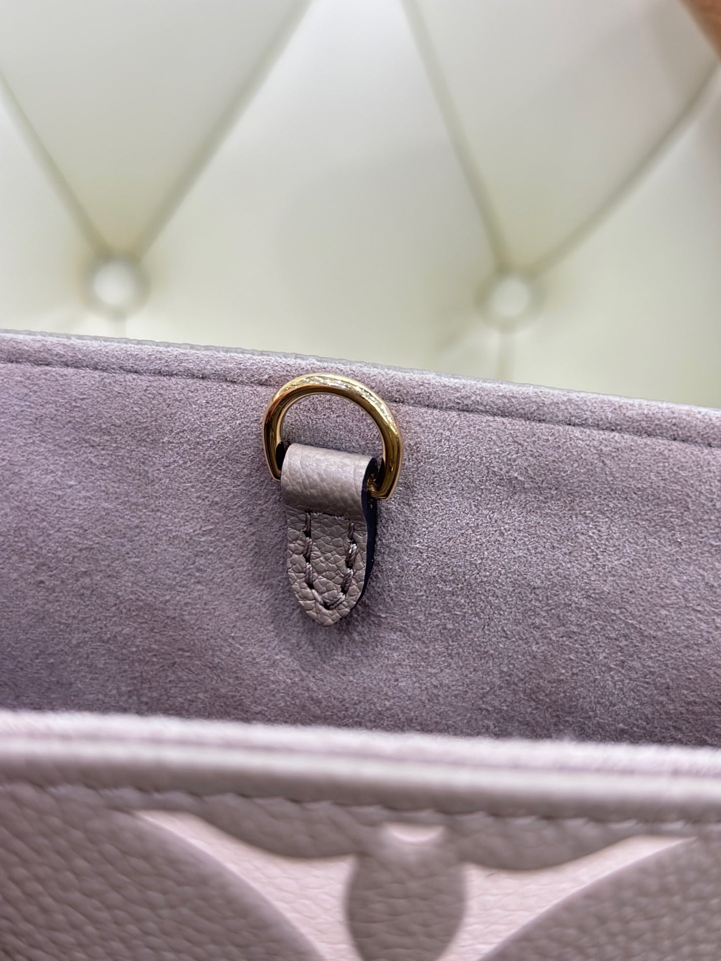 Louis Vuitton Onthego Crossbody 25 x 19 x 11.5 M45779