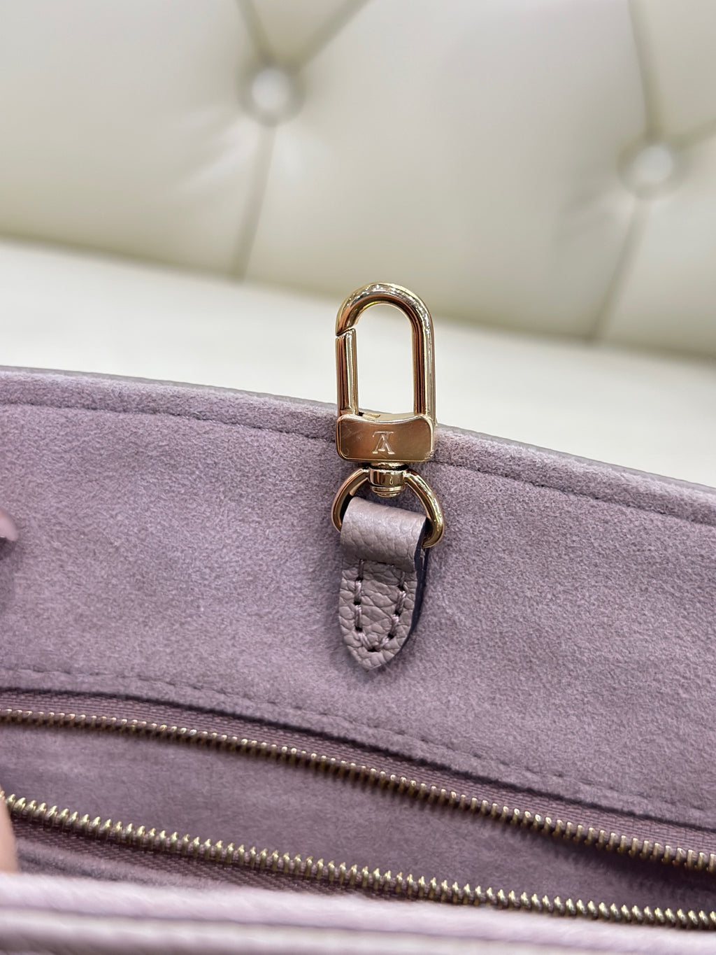 Louis Vuitton Onthego Crossbody 25 x 19 x 11.5 M45779