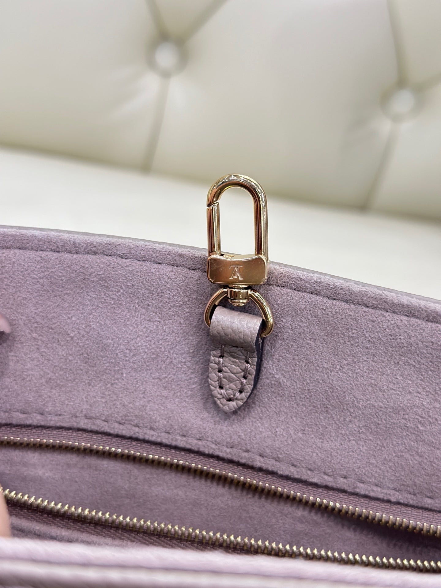 Louis Vuitton Onthego Crossbody 25 x 19 x 11.5 M45779