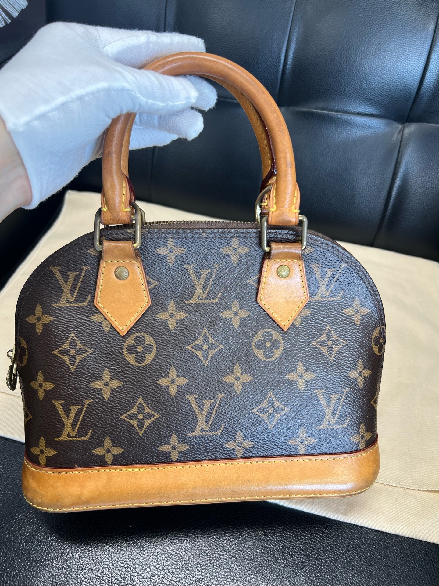 Louis Vuitton ALMA BB Handbag M46990