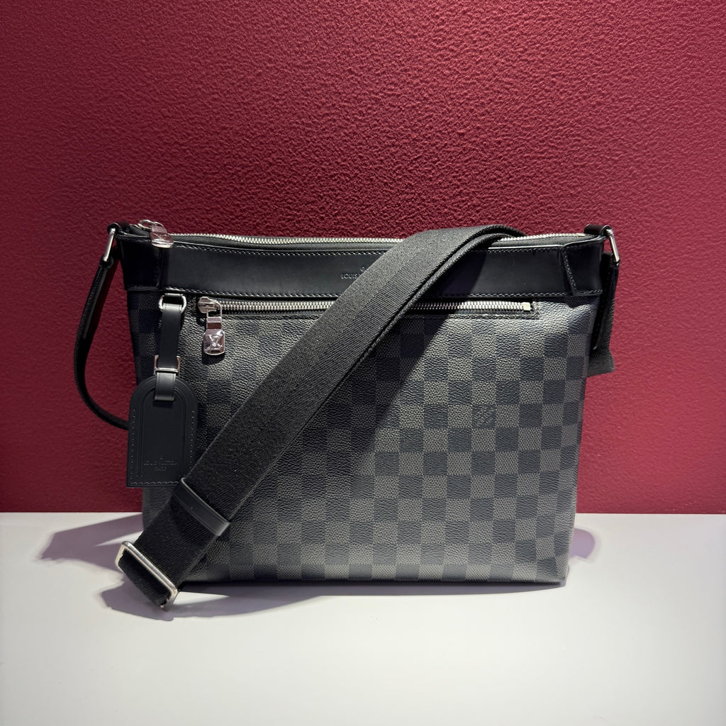 Louis Vuitton Black Messenger Bag 33.0x 25.5x 9.0 cm N40003