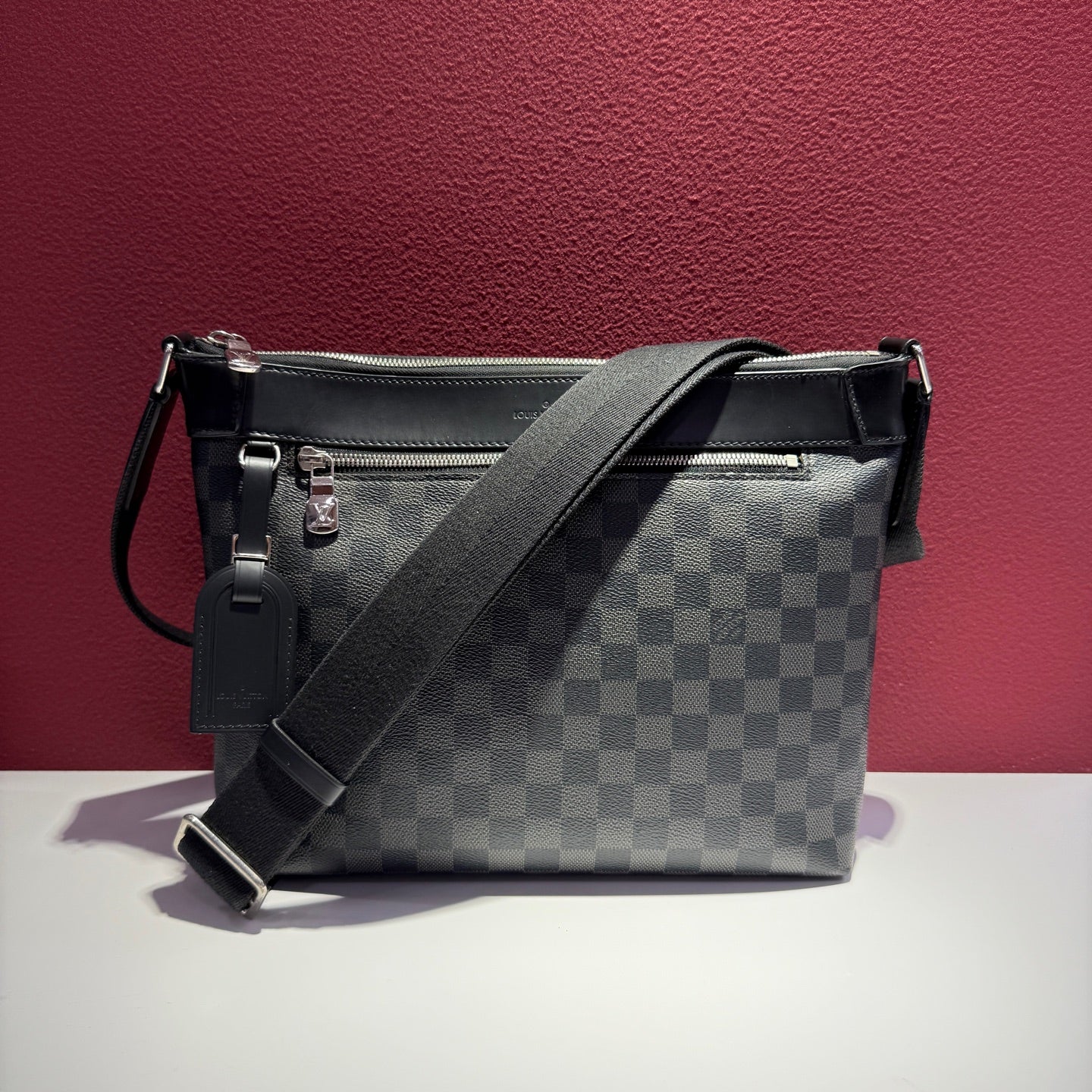 Louis Vuitton Black Messenger Bag 33.0x 25.5x 9.0 cm N40003