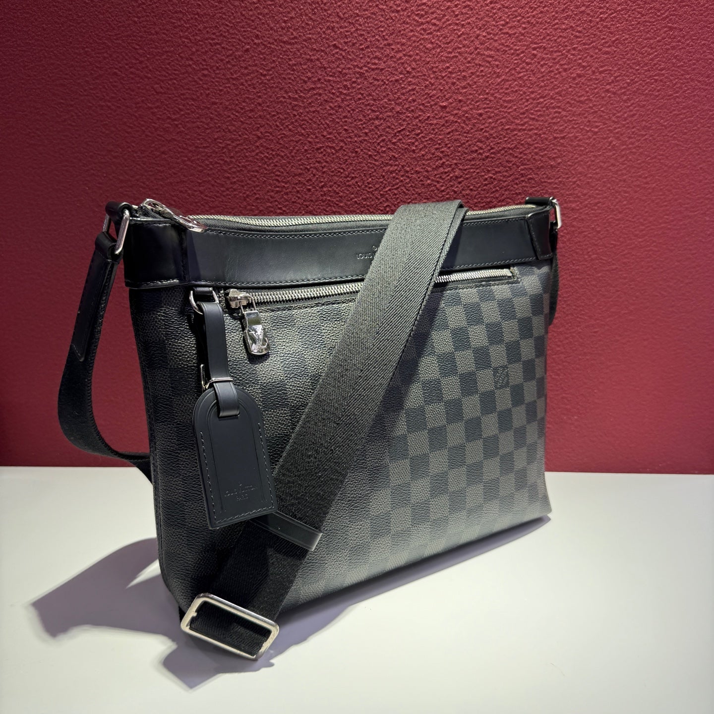 Louis Vuitton Black Messenger Bag 33.0x 25.5x 9.0 cm N40003