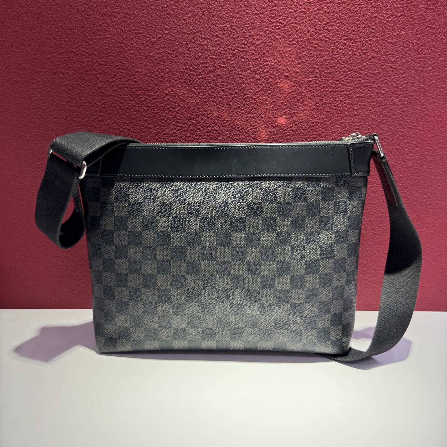 Louis Vuitton Black Messenger Bag 33.0x 25.5x 9.0 cm N40003