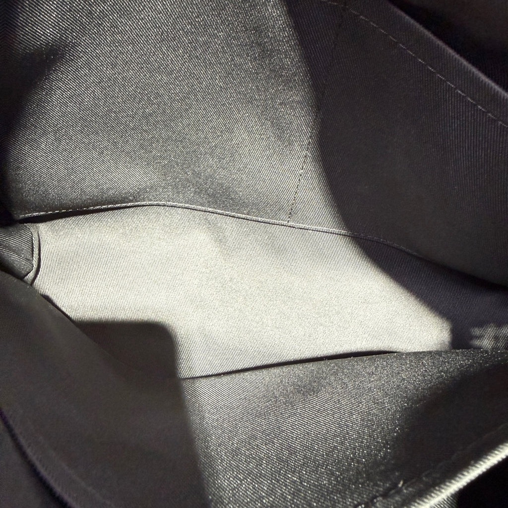 Louis Vuitton Black Messenger Bag 33.0x 25.5x 9.0 cm N40003