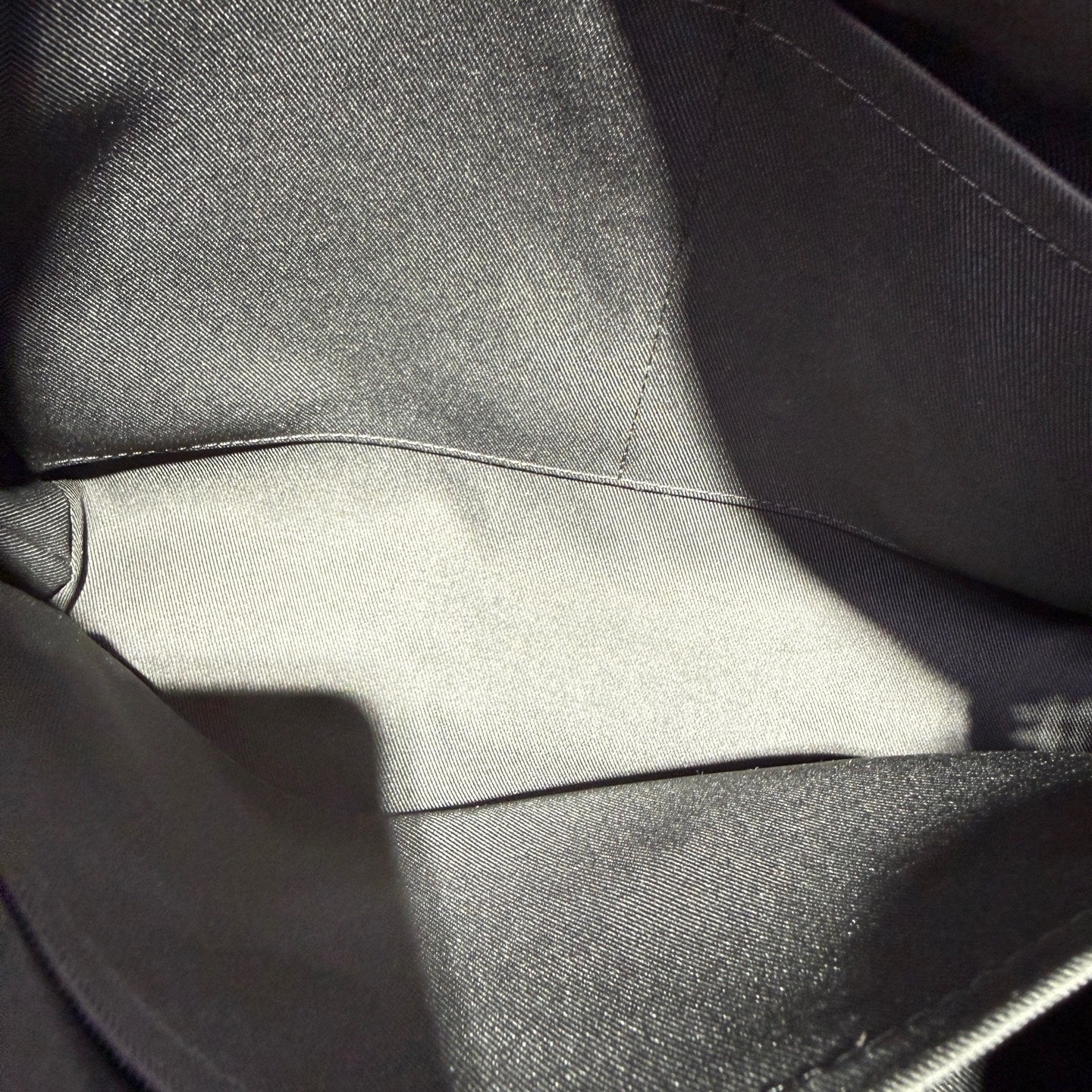 Louis Vuitton Black Messenger Bag 33.0x 25.5x 9.0 cm N40003