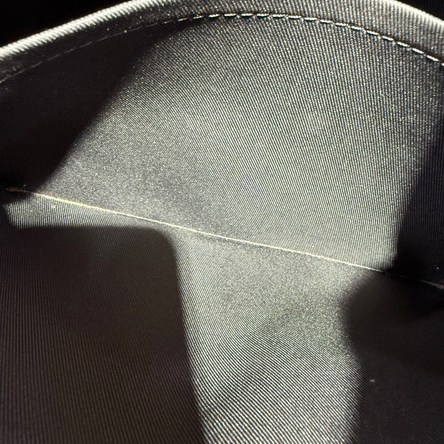 Louis Vuitton Black Messenger Bag 33.0x 25.5x 9.0 cm N40003