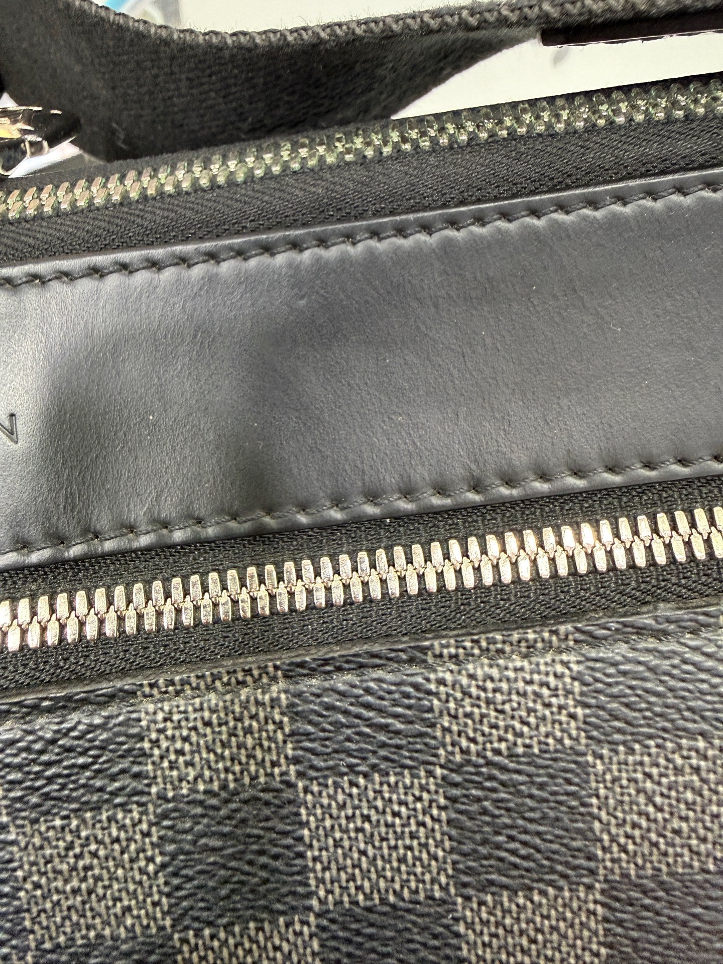 Louis Vuitton Black Messenger Bag 33.0x 25.5x 9.0 cm N40003