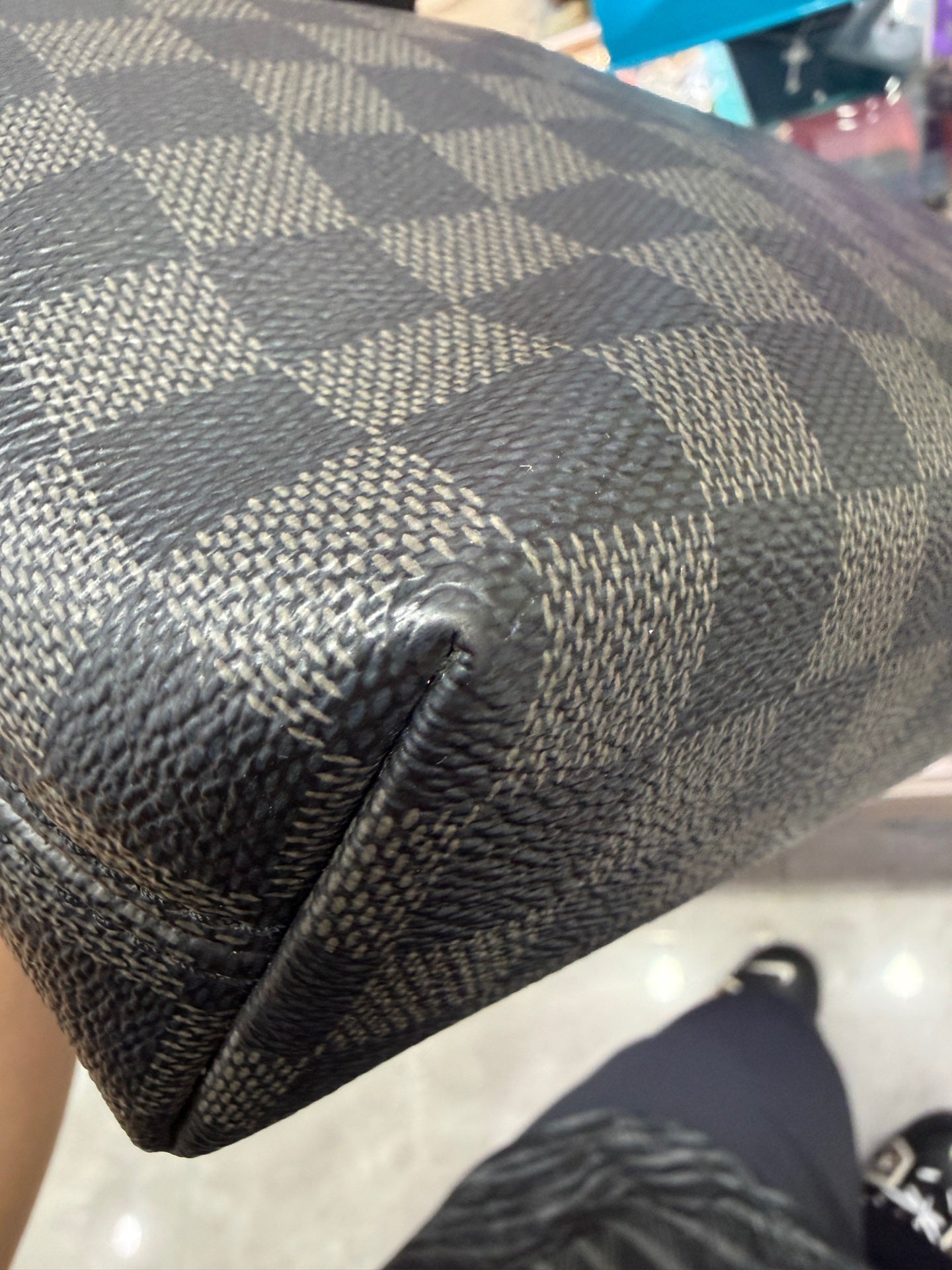 Louis Vuitton Black Messenger Bag 33.0x 25.5x 9.0 cm N40003