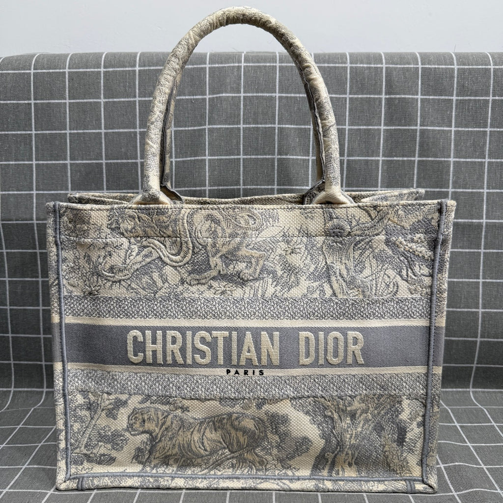 Dior Gray M1296ZRGO_M932