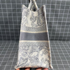 Dior Gray M1296ZRGO_M932