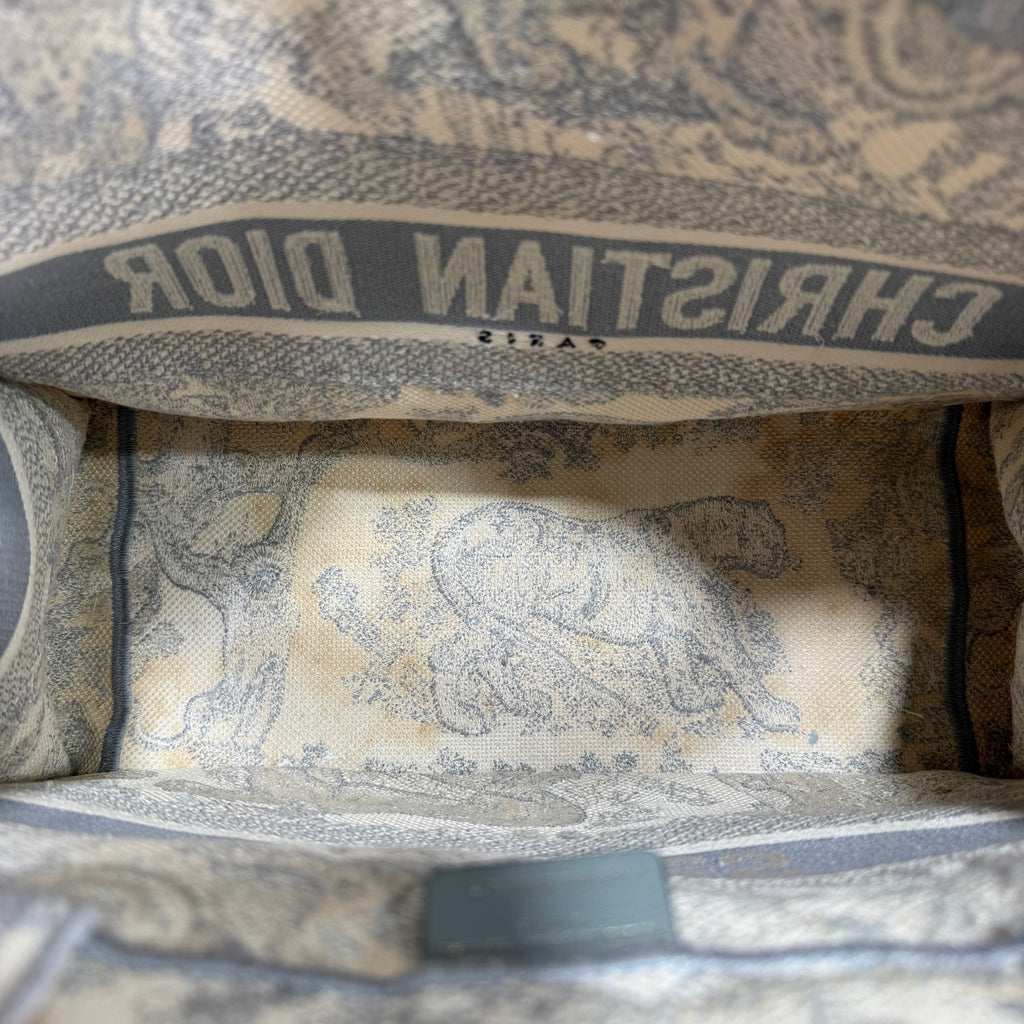 Dior Gray M1296ZRGO_M932