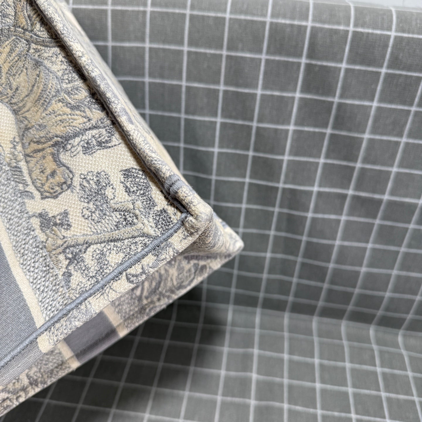 Dior Gray M1296ZRGO_M932