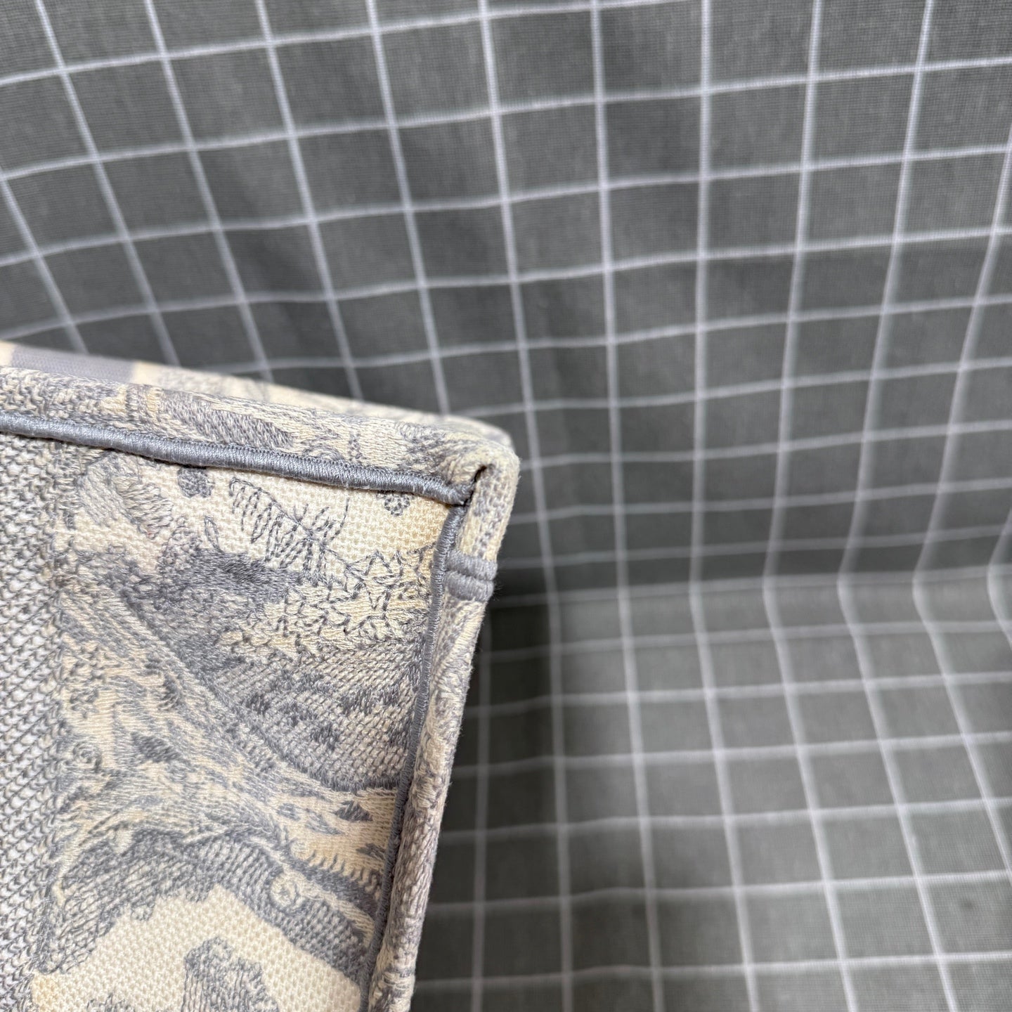 Dior Gray M1296ZRGO_M932