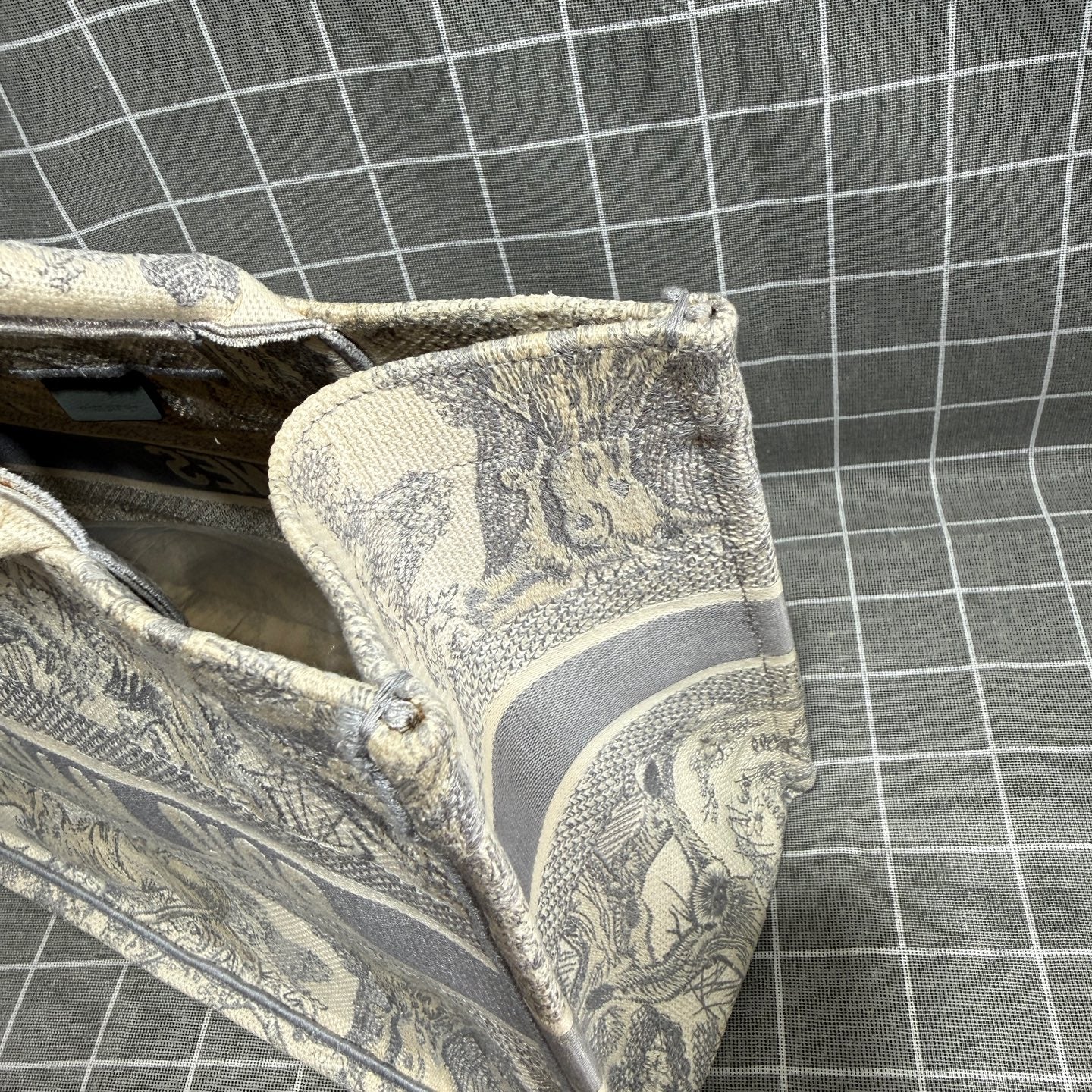 Dior Gray M1296ZRGO_M932