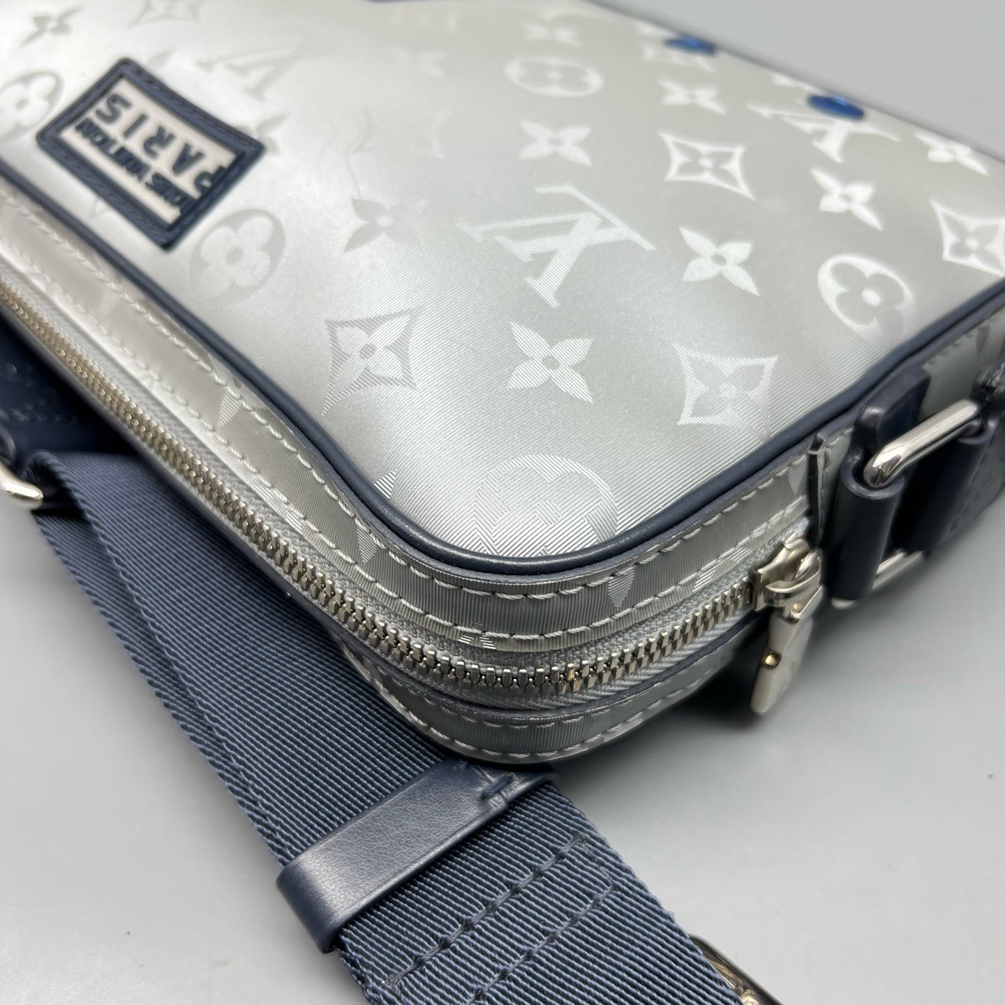 Louis Vuitton Messenger Bag
