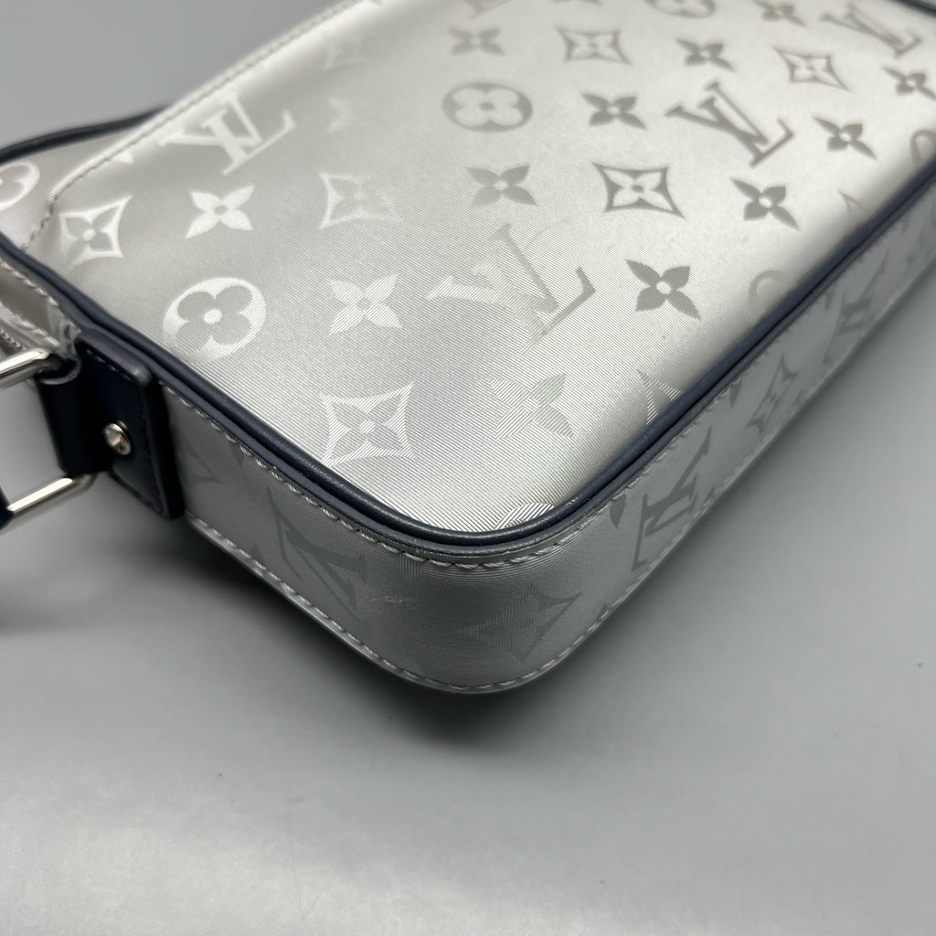 Louis Vuitton Messenger Bag