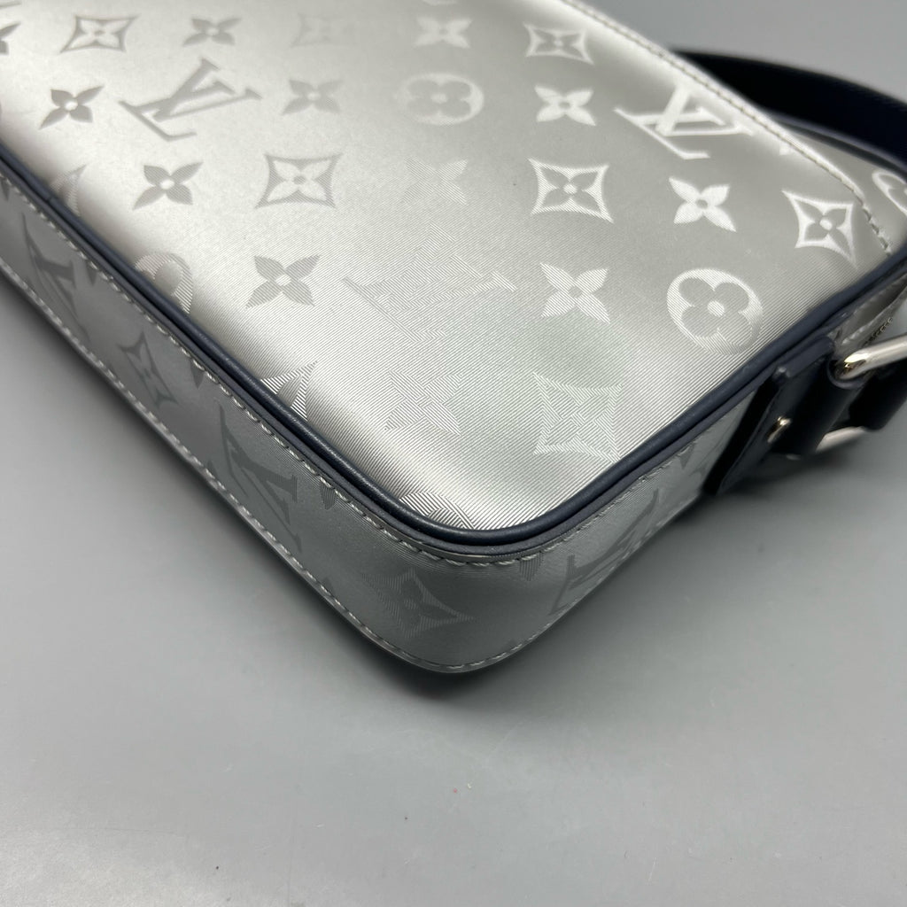 Louis Vuitton Messenger Bag
