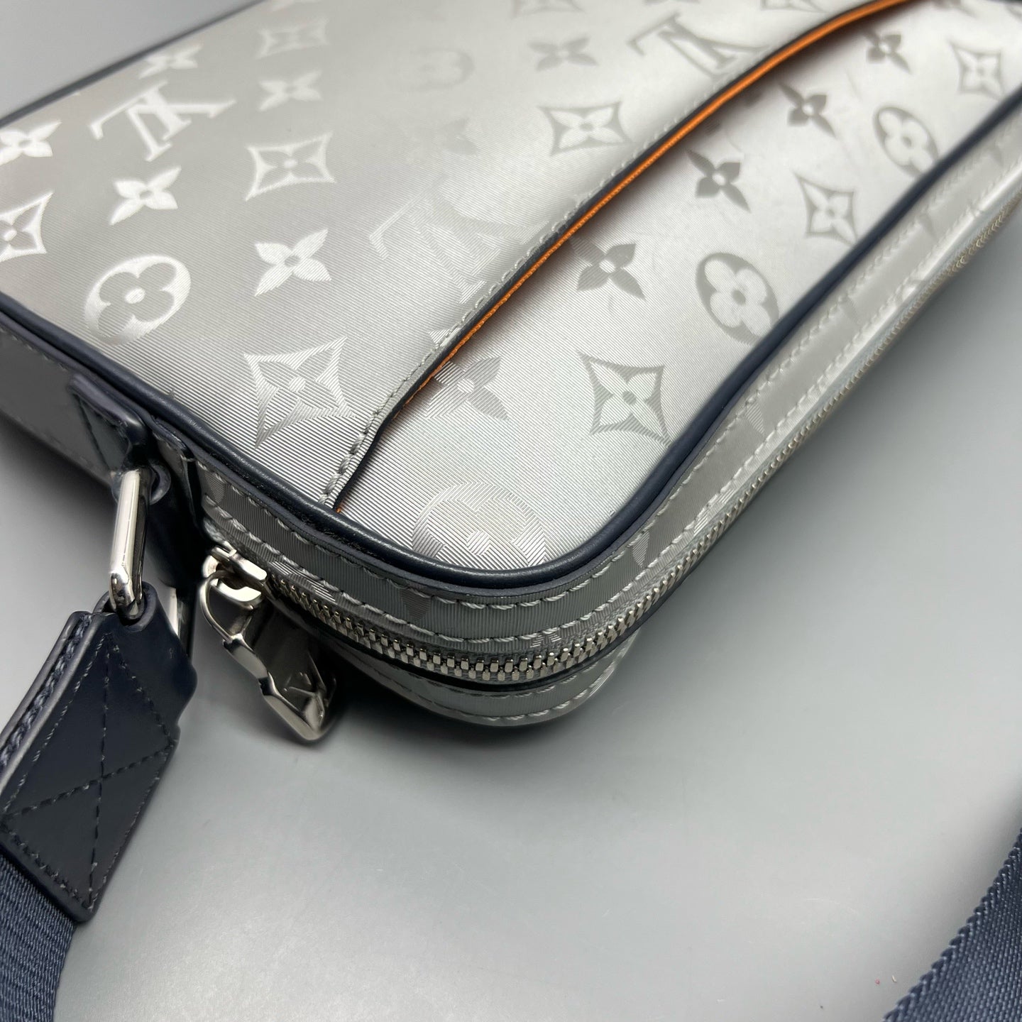 Louis Vuitton Messenger Bag
