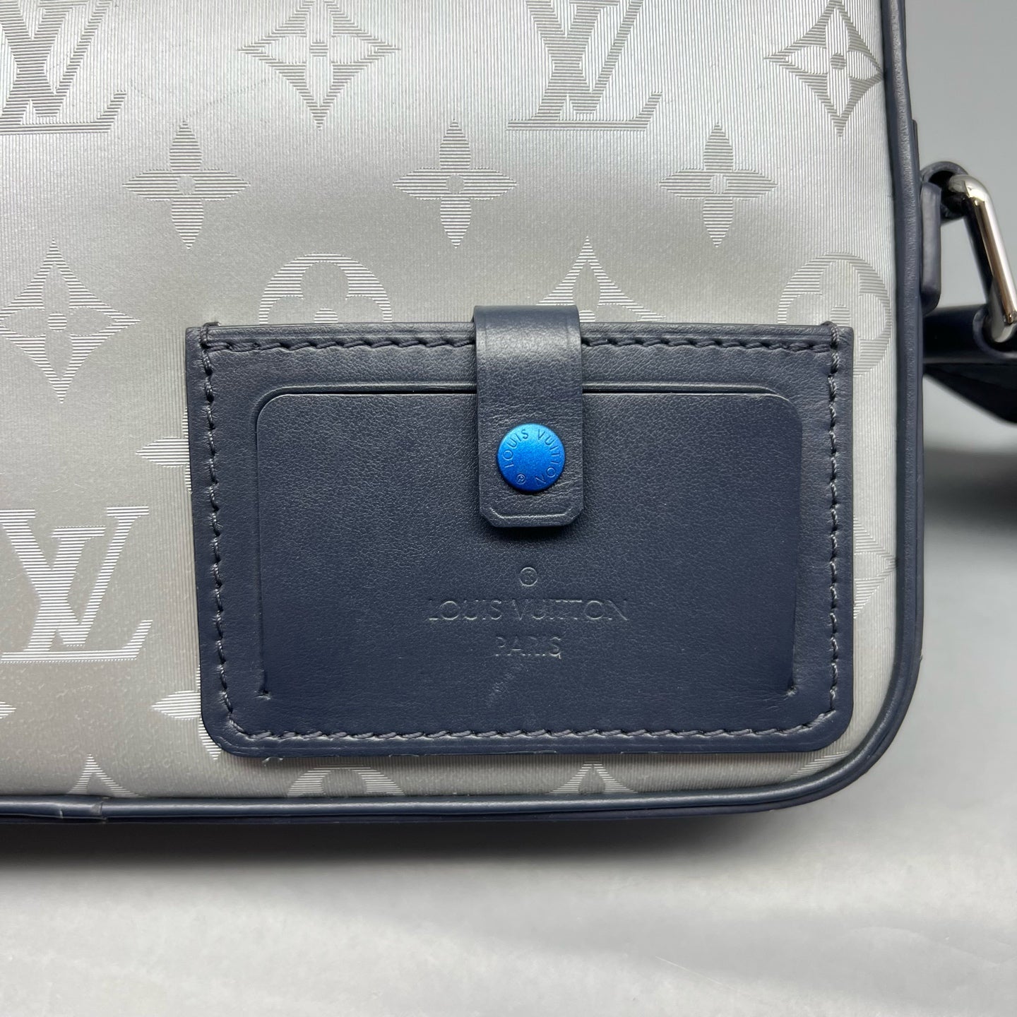 Louis Vuitton Messenger Bag