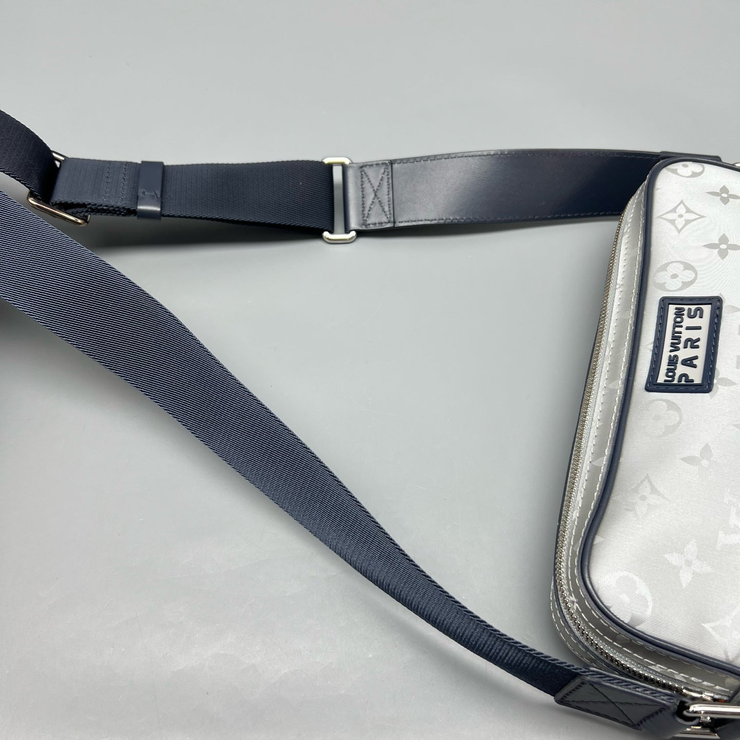 Louis Vuitton Messenger Bag