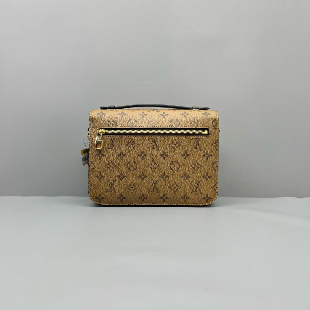 Louis Vuitton Messenger Bag