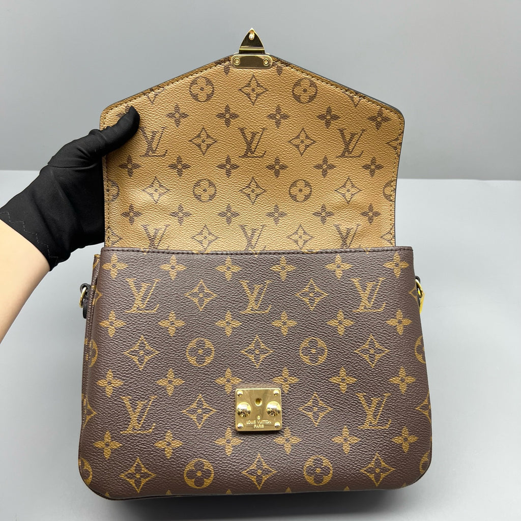 Louis Vuitton Messenger Bag